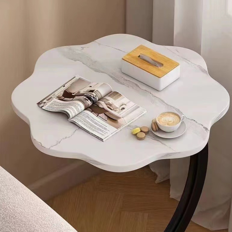 Table d'appoint à deux niveaux en forme de fleur avec étagère de rangement intégrée,